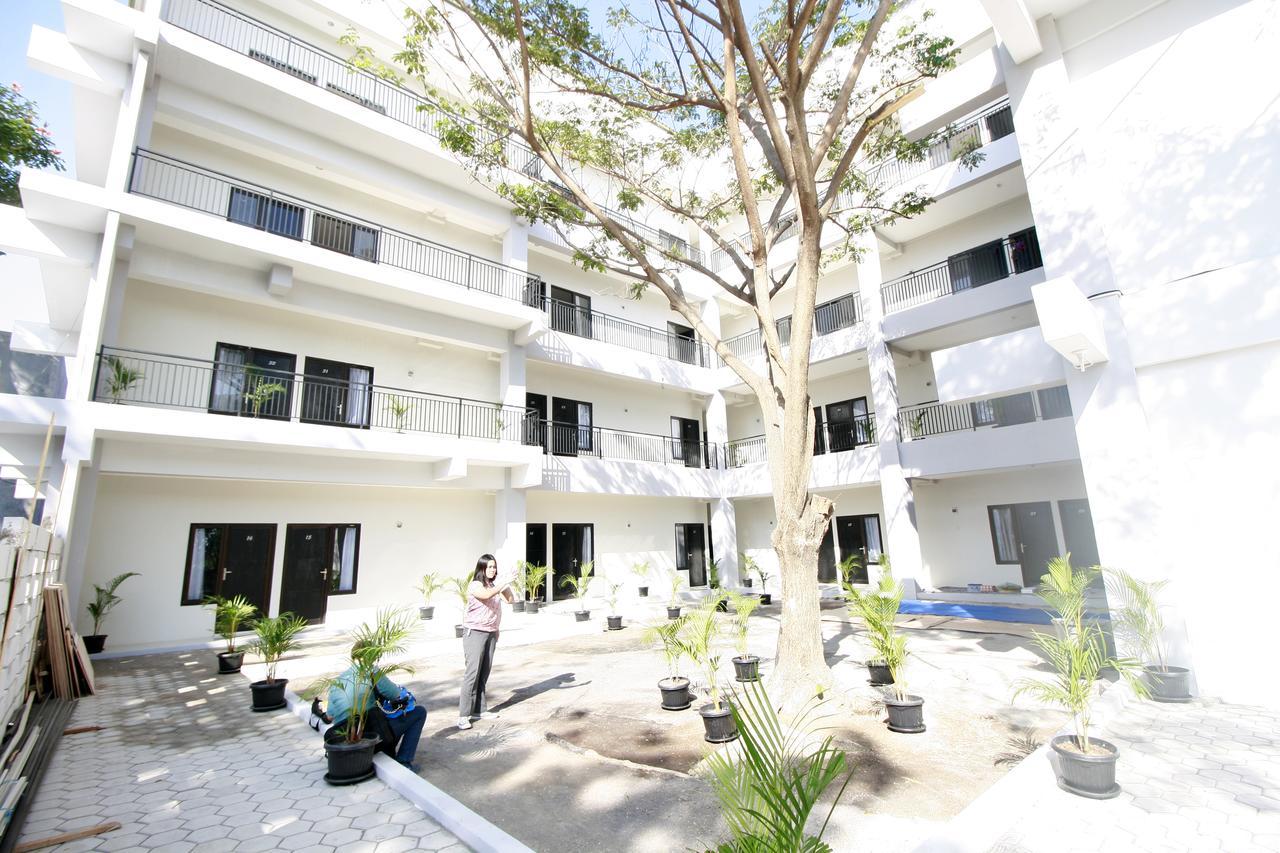 Dparagon Medokan Ayu Otel Surabaya Dış mekan fotoğraf